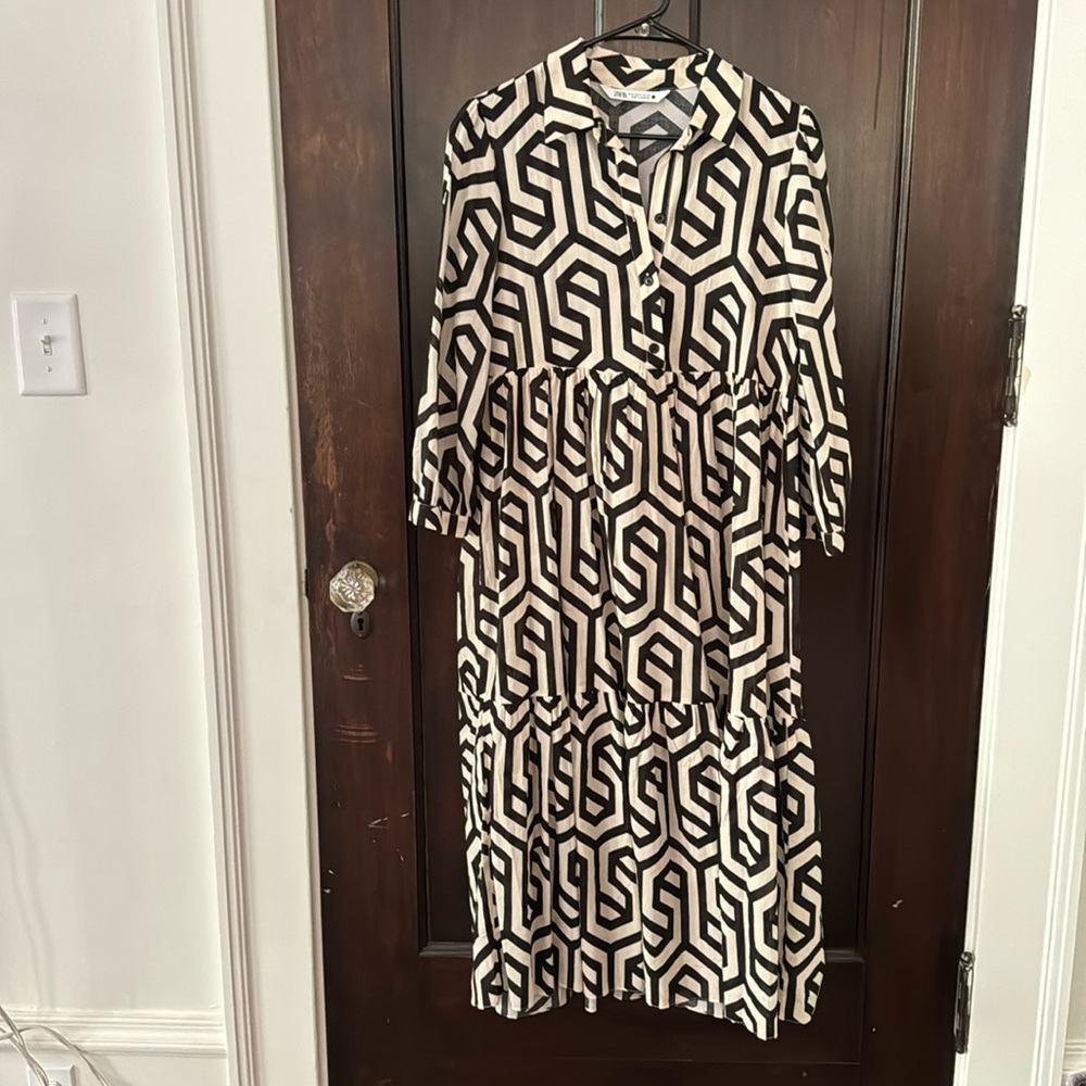 Zara black and white geometric dress, size M. Like new!